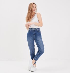 Comment assortir un jean mom pour un look parfait ?
