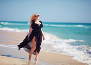 Tenue de plage pour femme ronde :  pour quelle robe de plage opter ?